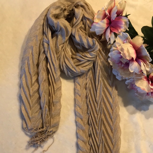 4 Scarfs - Picture 2 of 5